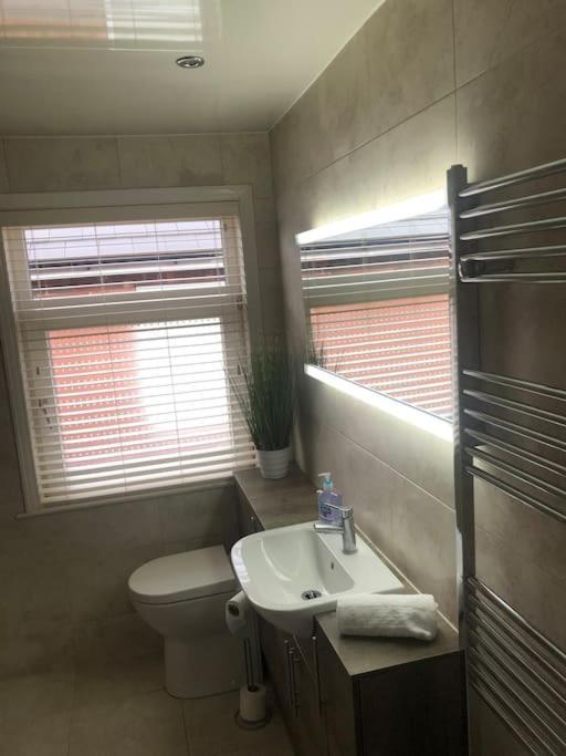 29 Comfort House 2 Bedroom Townhouse With Parking Скънторп Екстериор снимка